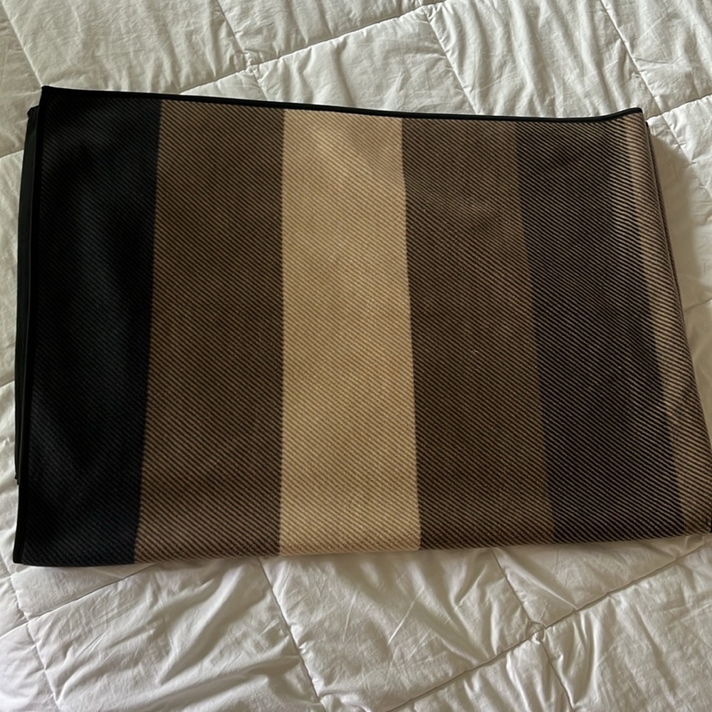 4for$20🛍️ PONCHO FLEECE NEUTRAL - Picture 3 of 4